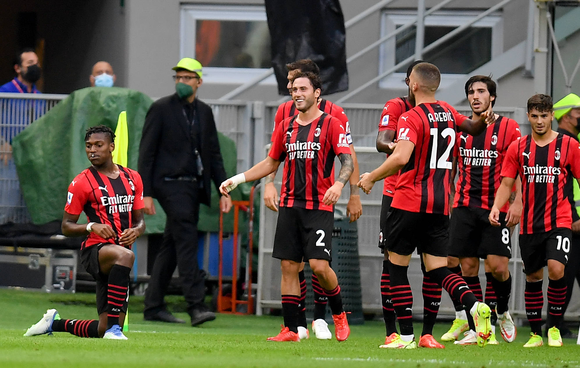 火记：若非争议判罚和崩盘本能多赢3场 现在就对火箭下定论太早（火记：若不是争议吹罚与末节崩盘，火箭应再多拿三胜；现在定论仍偏早）