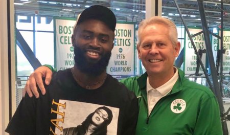 舒梅切尔谈阿诺德被球迷嘘：这不对，他应该受到球迷们的欢迎（舒梅切尔：阿诺德被嘘不妥，球迷本应欢迎他）