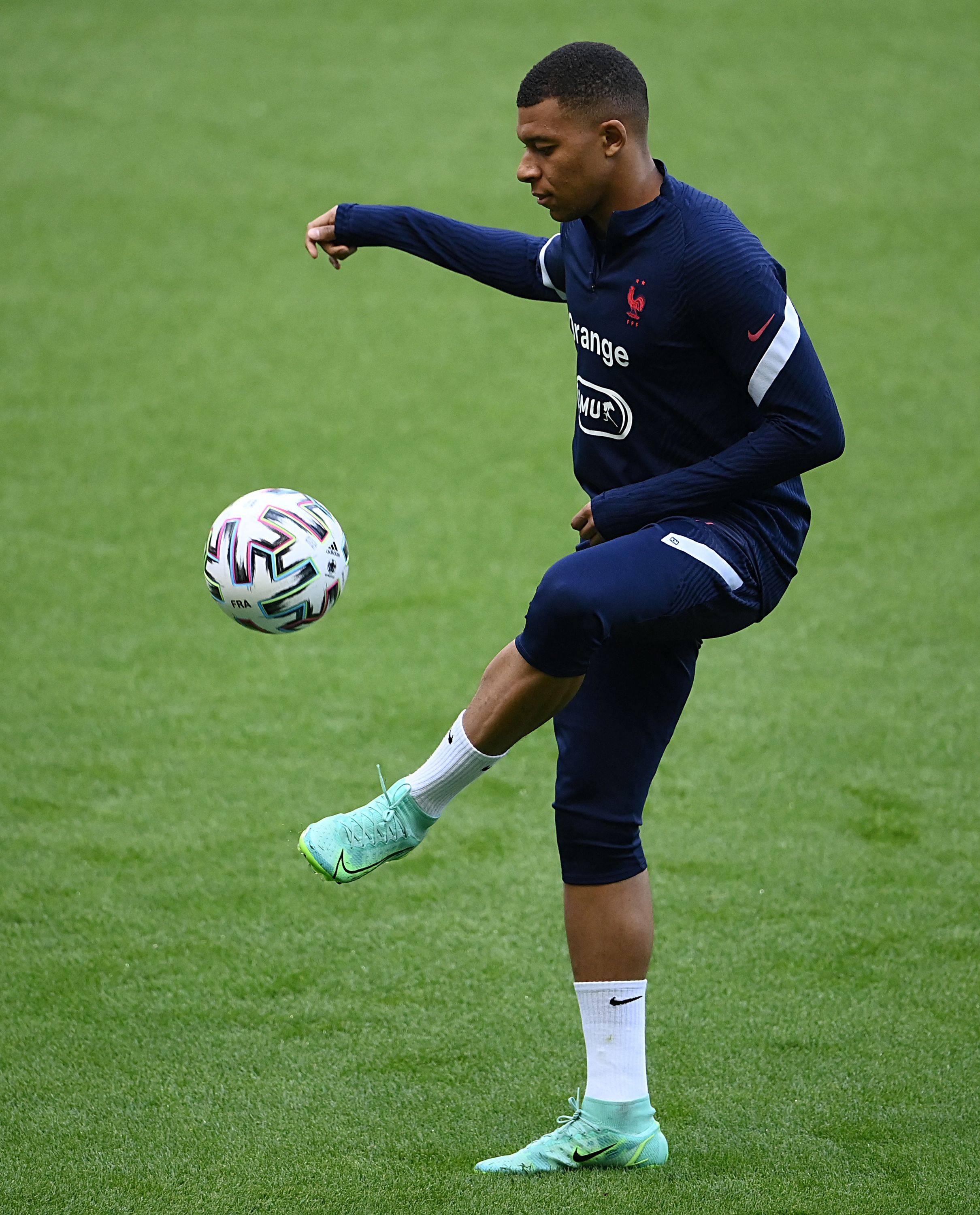 热苏斯对阵布鲁日替补登场，时隔近一年后重返赛场（热苏斯时隔近一年复出，对阵布鲁日替补亮相）