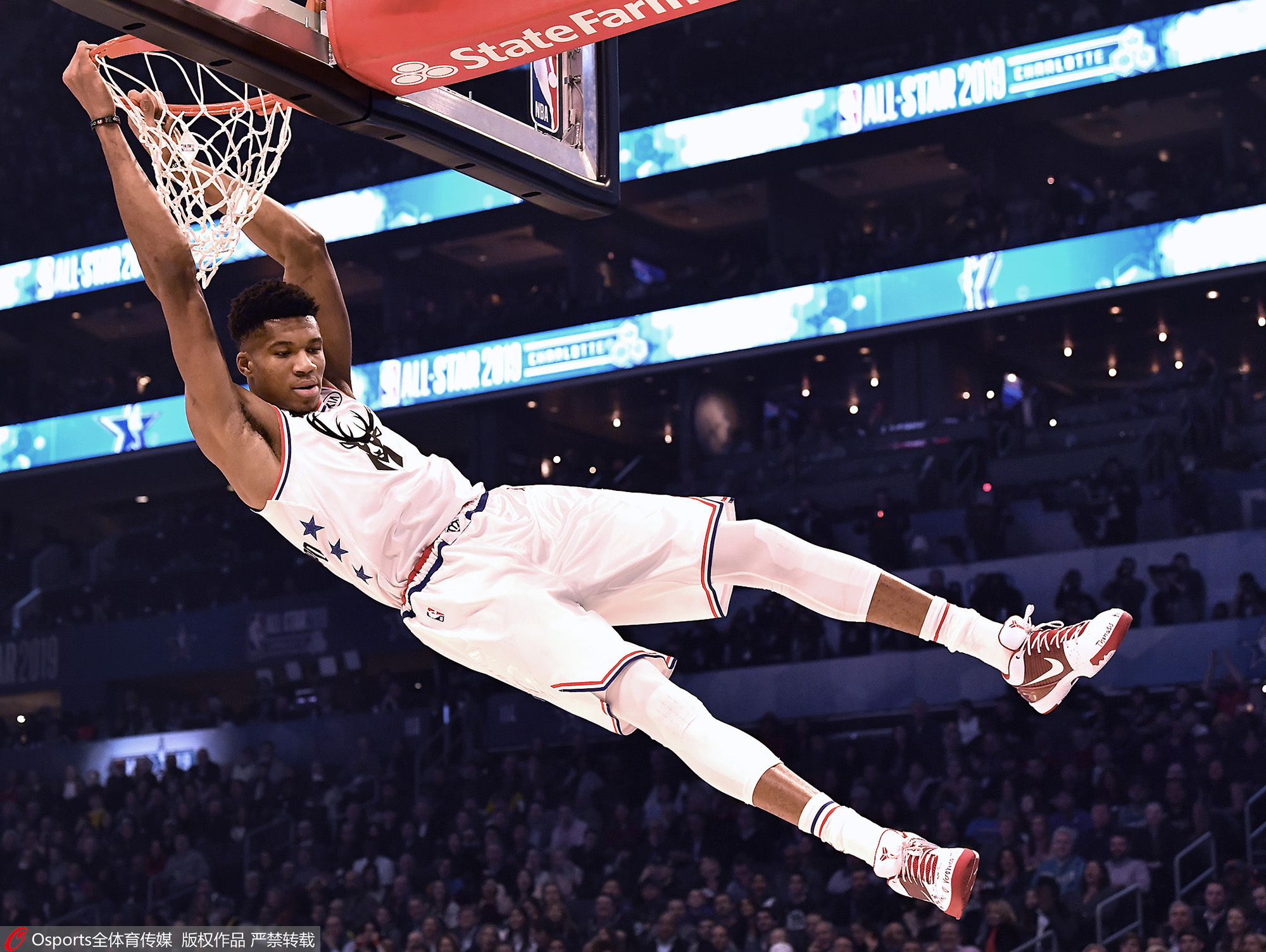 约纳坦-塔：心理辅导应成球员常态；对抗种族主义依然任重道远（球员心理辅导该成常态，抵制种族主义仍需长期努力——约纳坦-塔）