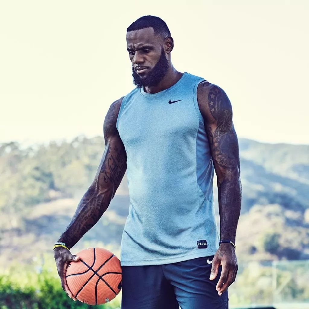 德甲半场：努萨禁区内倒地未判，门兴0-0莱比锡（德甲半场战报：努萨禁区内倒地未判罚，门兴暂0-0莱比锡）