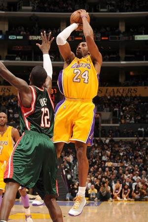 尼克斯面对猛龙豪取10连胜，上次输球是在23年1月（尼克斯对猛龙豪取十连胜，上一次失利追溯至2023年1月）