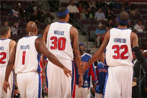 村超展现中国足球真实水平，与体制内形成鲜明对比（村超折射中国足球真实水准，与体制内形成强烈反差）